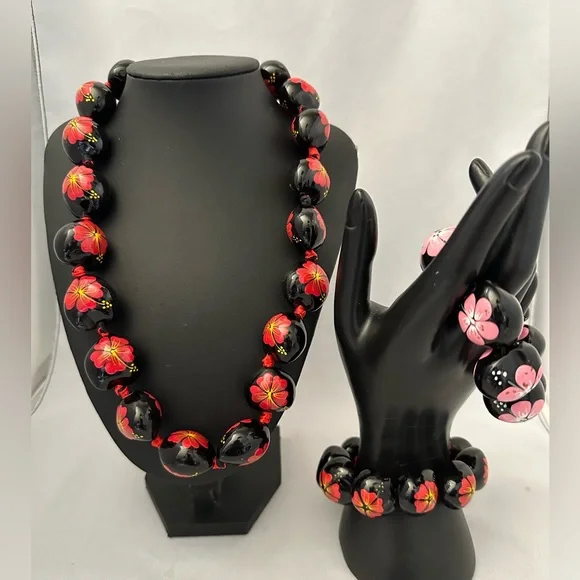 Hawaiian Kukui nut necklace and two stretch bracelets - Picture 1 of 5